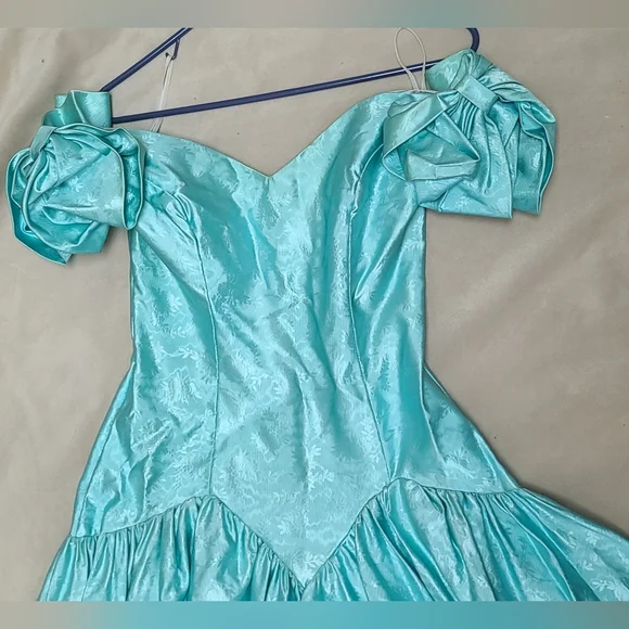 Elegant Aqua Off-Shoulder Gown, Vintage, Made In USA, Union Tag, 80's - Picture 16 of 16
